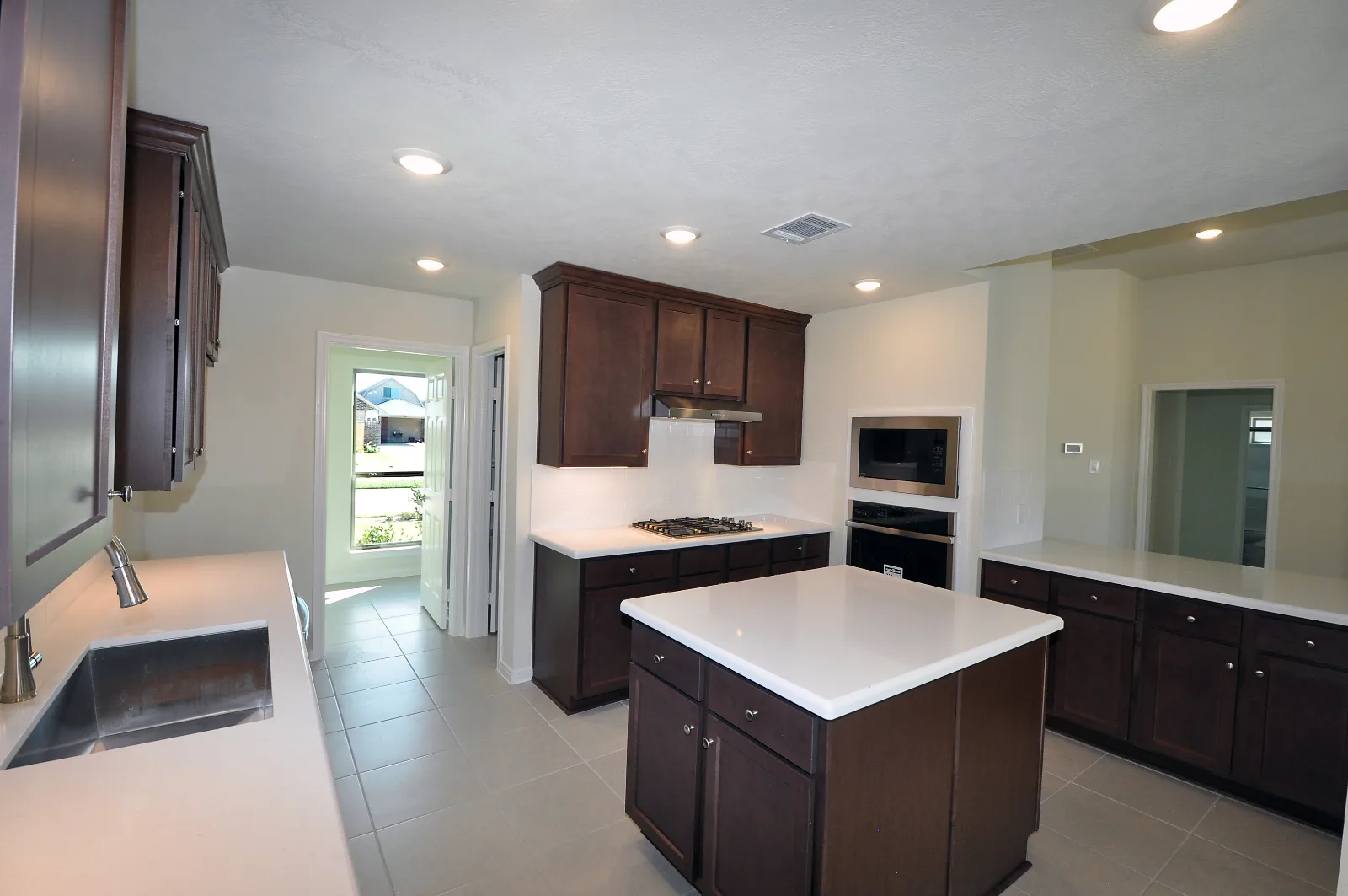 Photo 7 of the Cervelle home at 2210 Ensenada Drive, Pedregal South, League City, Texas