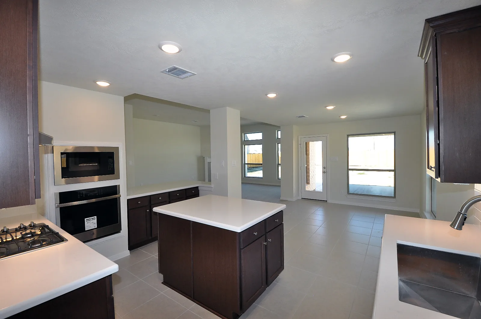 Photo 9 of the Cervelle home at 2210 Ensenada Drive, Pedregal South, League City, Texas