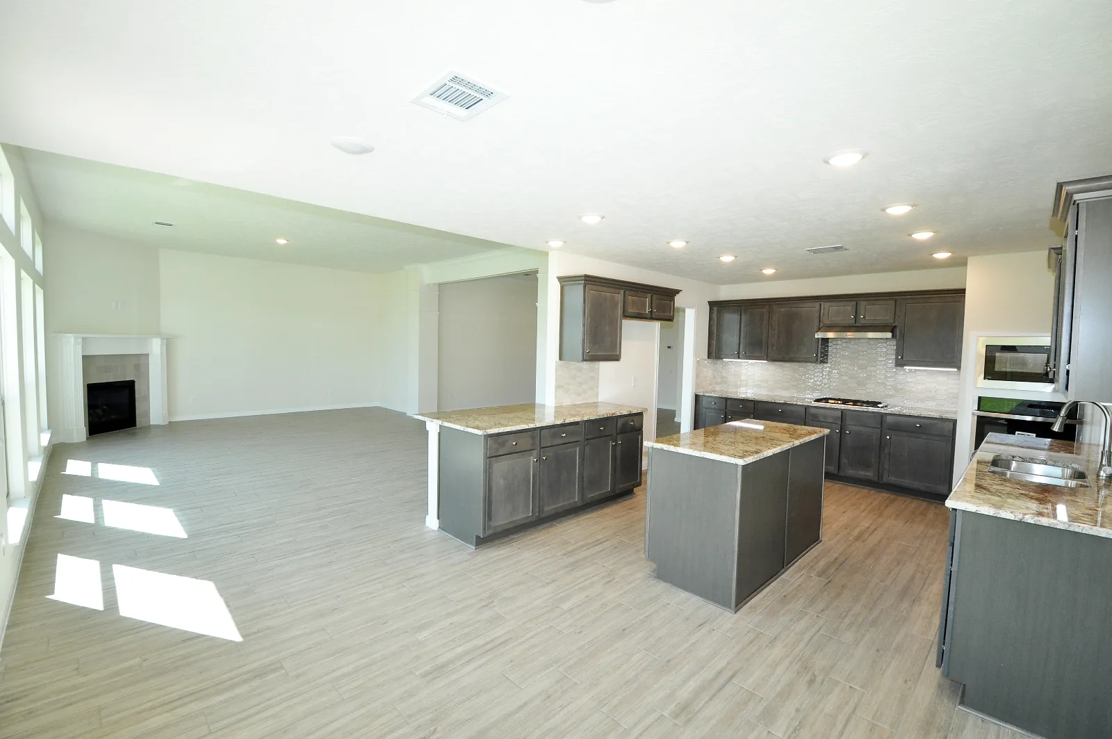 Photo 10 of the Cervelle home at 2343 Dorado Street, Pedregal South, League City, Texas